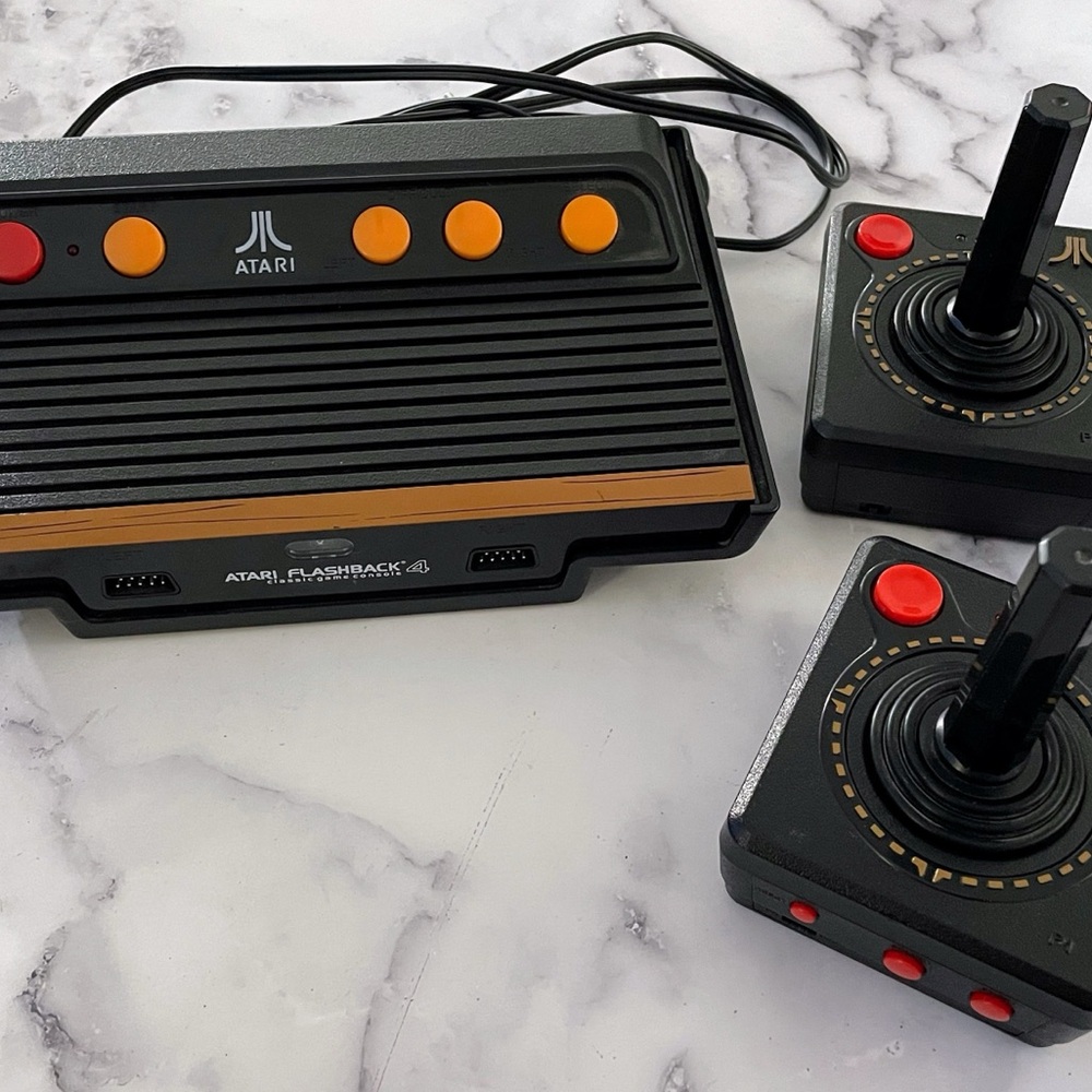 Atari Flashback 4 Classic Game Console 2 Wireless Controllers